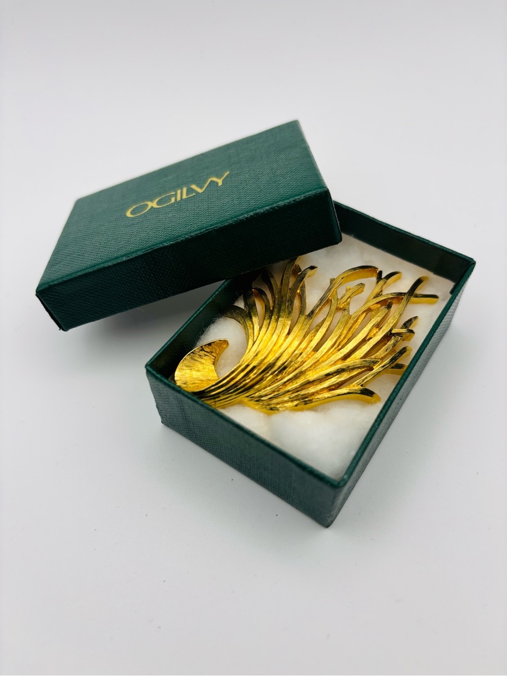 ✨ Vintage Monet Textured Gold Plume Brooch Pin - Like New ✨